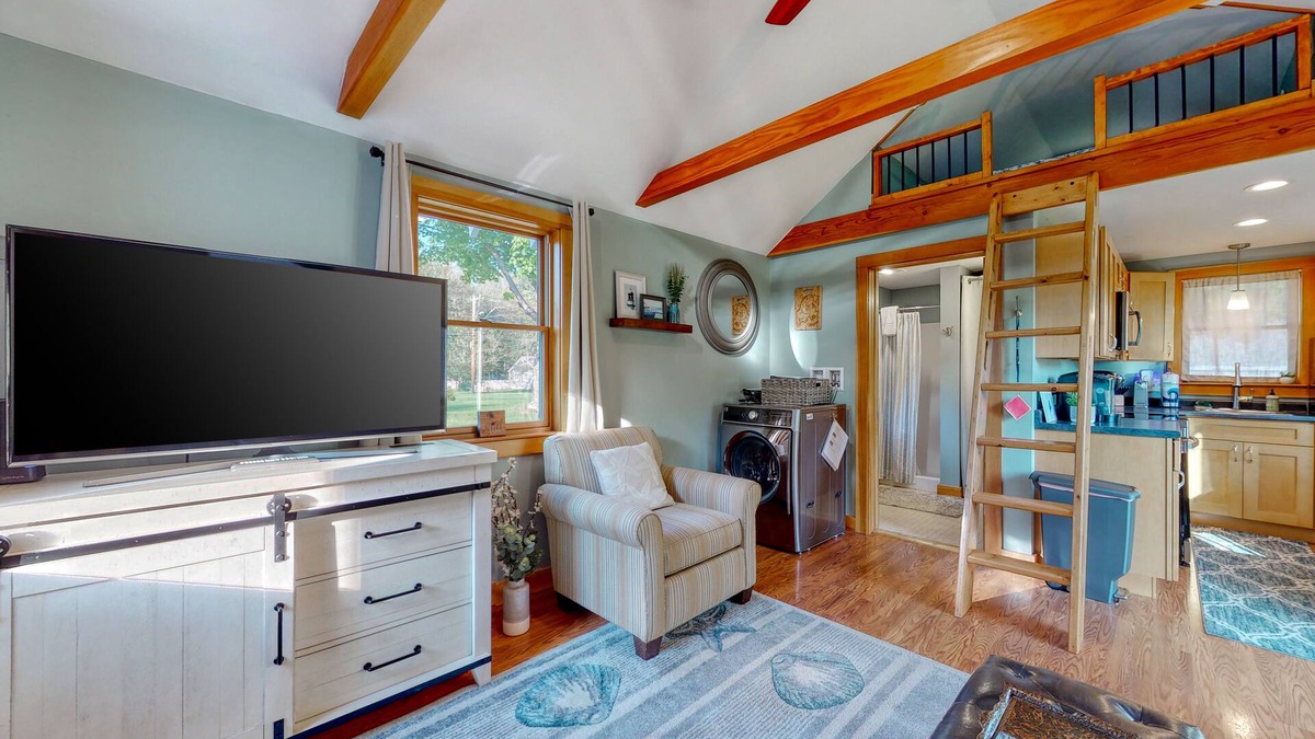Kennebunk Cottage | Kennebunk coastal cottage, close to great beaches!