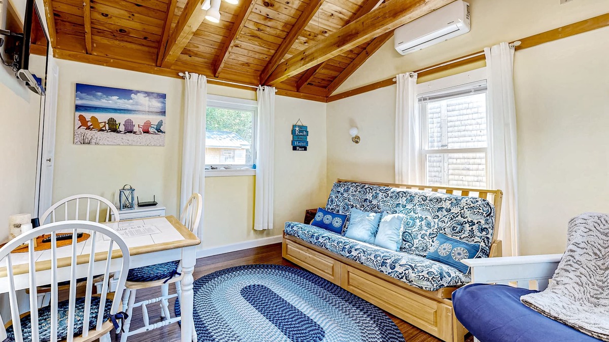 Kennebunk Cottage | Kennebunk cottage w/shared pool - close to beach