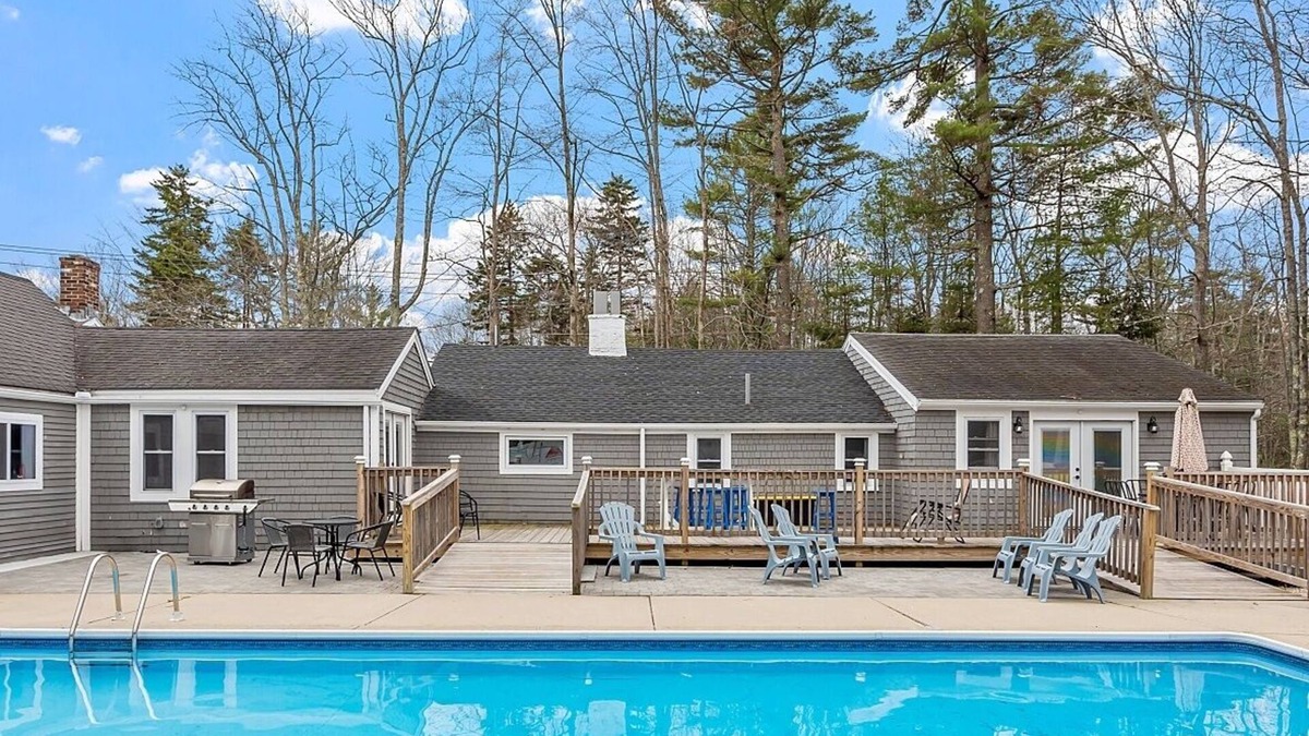 Kennebunk House | Kennebunk/Kennebunkport Beach House with Swimming Pool!