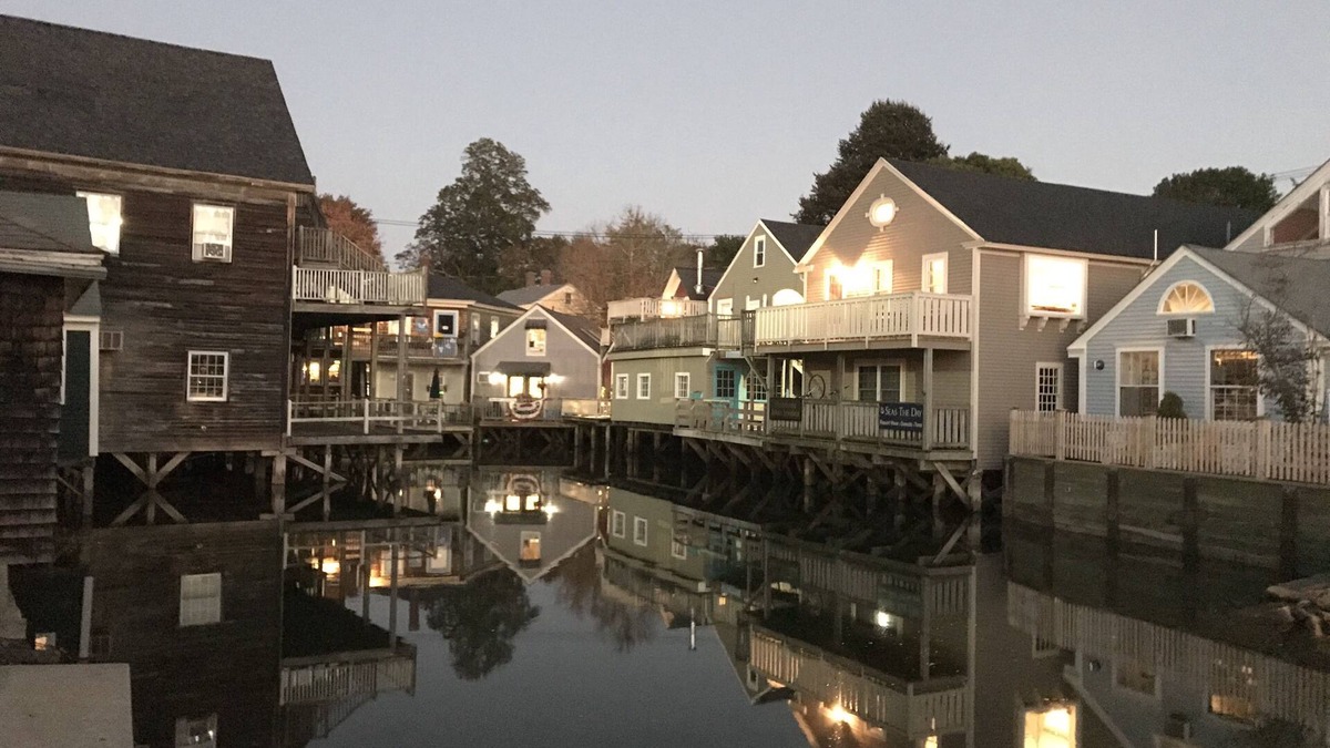Kennebunkport Hotel | Kennebunkport, walk to beach, 1 mile from Bush compound, 5 minutes from town.