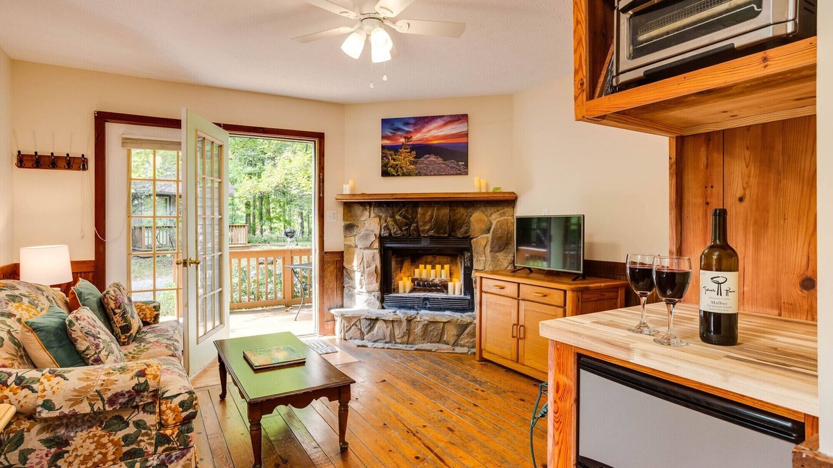 Lyndhurst Cabin | Kennedy Ridge Cabin-1BR, jacuzzi, kitchenette