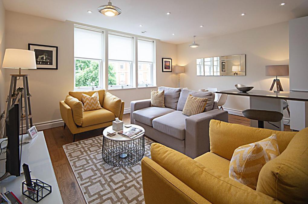 Royal Borough of Kensington and Chelsea Apartment | Kensington High Street One Bed with Air Con