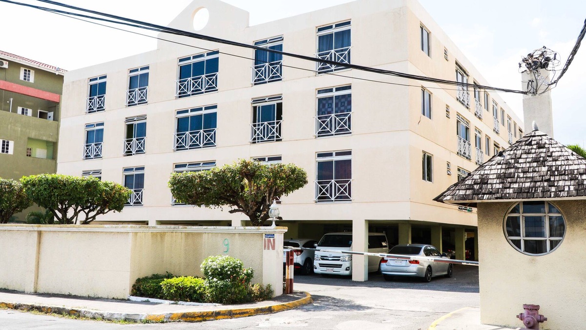 Eden Gardens Apartment | Kensington Suite 212