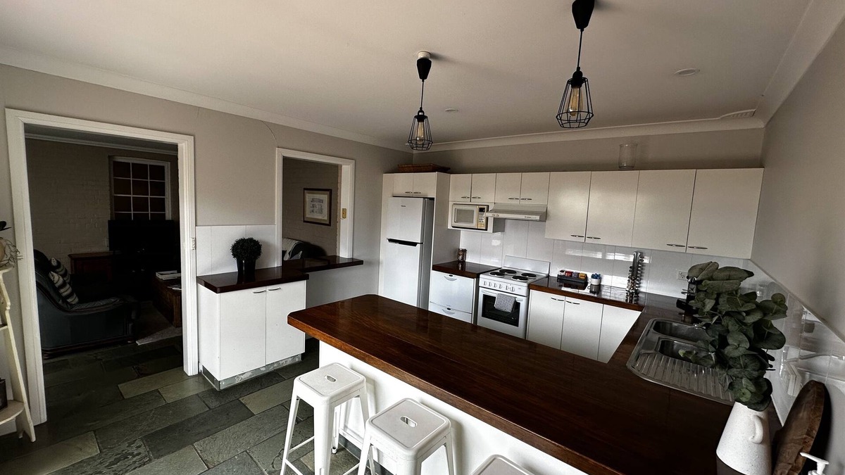 Central Mudgee Cottage | Kenso Cottage 28 –Small walk shops, cafes, Markets