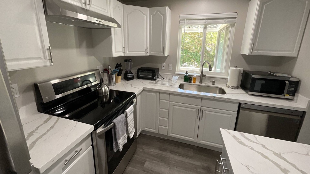 Kent House | Kent-EntireUpperLevel Duplex on Private Street