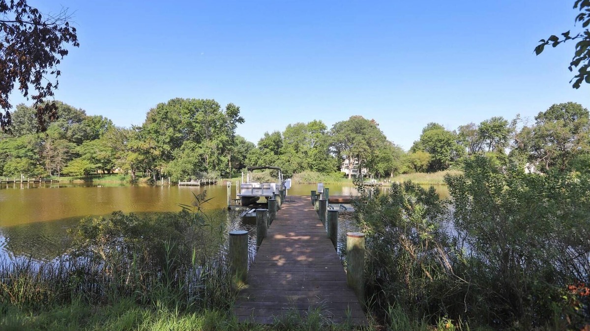 Grasonville House | Kent Island Waterfront | Game Room | Private Dock | Pet Friendly