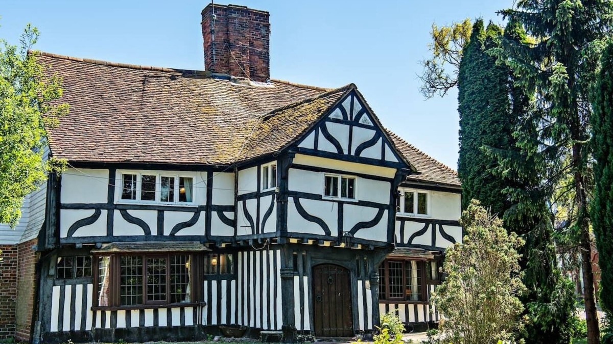 Sittingbourne Cottage | Kent - Malt House Beautiful Tudor Cottage