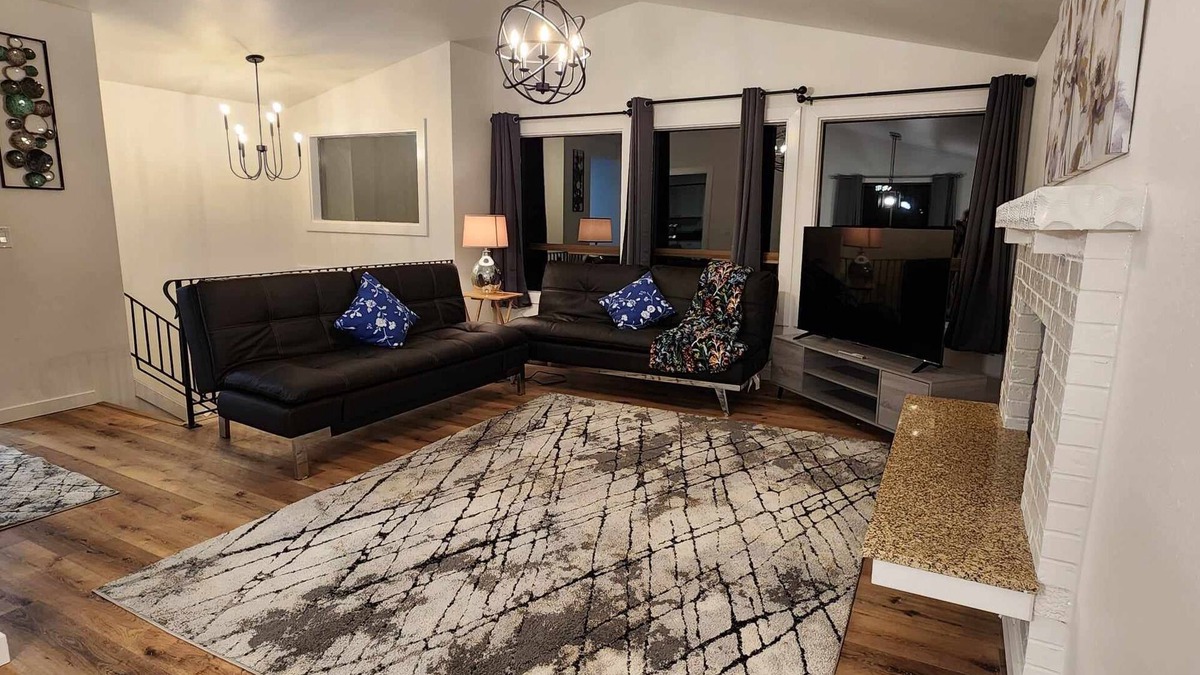 Covington House | Kent Upper Floor! No pets, SEVERE ALLERGIES