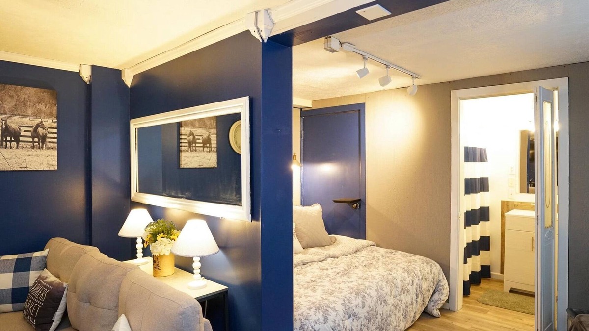 Berea House | Kentucky Inn & Horse Farm. Private Guest Suite attached to Barn