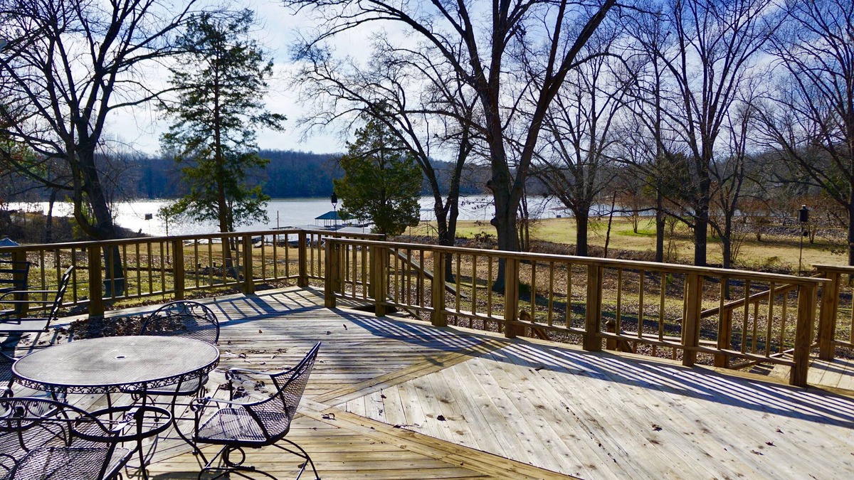 Gilbertsville House | Kentucky Lake 3 Bedrooms, 2 Bath Private Home W/Private Dock.