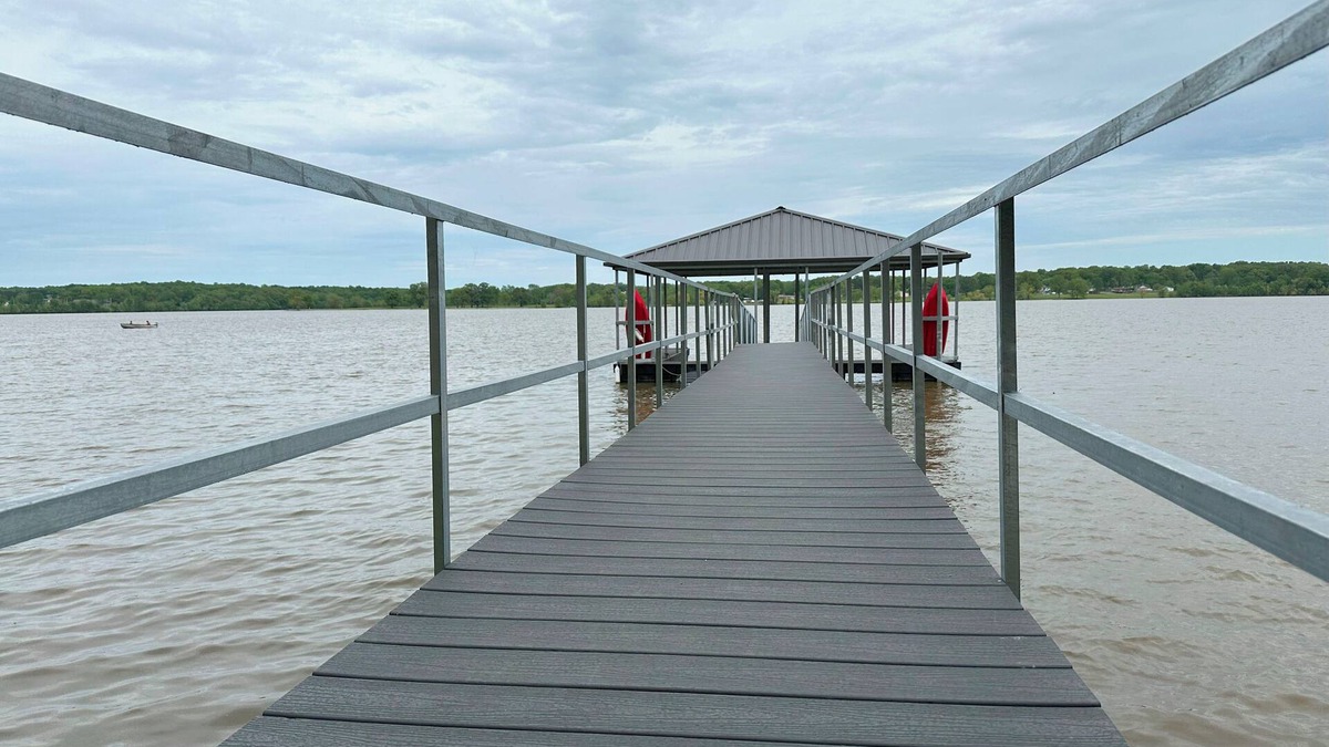 Almo House | Kentucky Lake 3-bed Mobile Home Cabins - shared dock access WiFi, & Bald eagles!