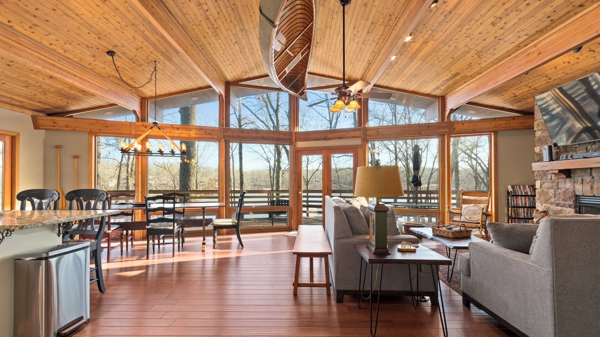 Benton House | Kentucky Lake 3 BR 2 Bath Private Home W/Private Dock and pontoon rental