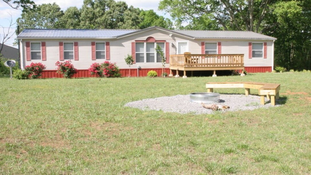 Almo House | Kentucky Lake Get-Away - The Guest House at Sugar Magnolia Farms