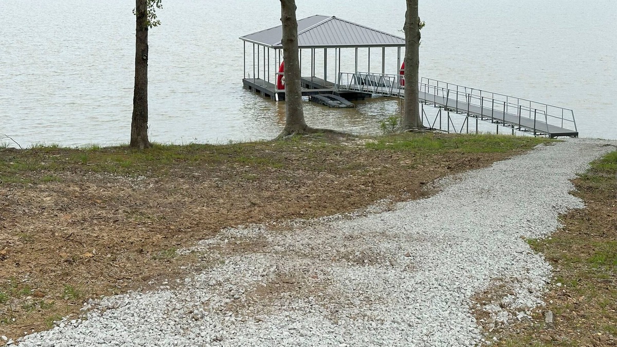 Almo House | Kentucky Lake - Jonathan Creek 2-bedroom Cabin, WiFi, shared dock & Bald Eagles!