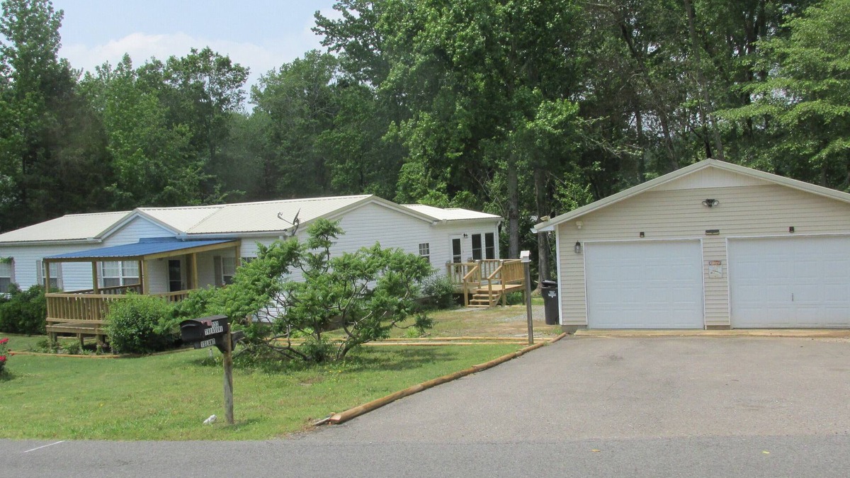 Hardin Resort | Kentucky Lake Pirate's Cove Resort Plenty of room for your boat.