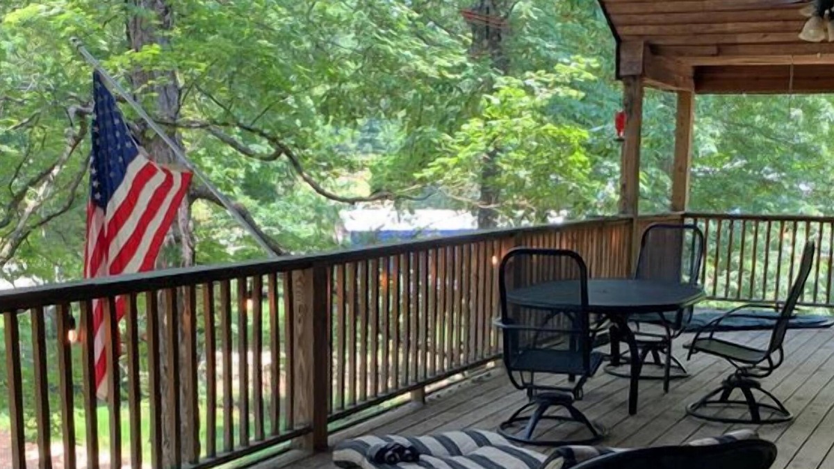 Denver Cabin | Kentucky Lake/TN River Cabin 1/2 mile to Cuba Landing Marina