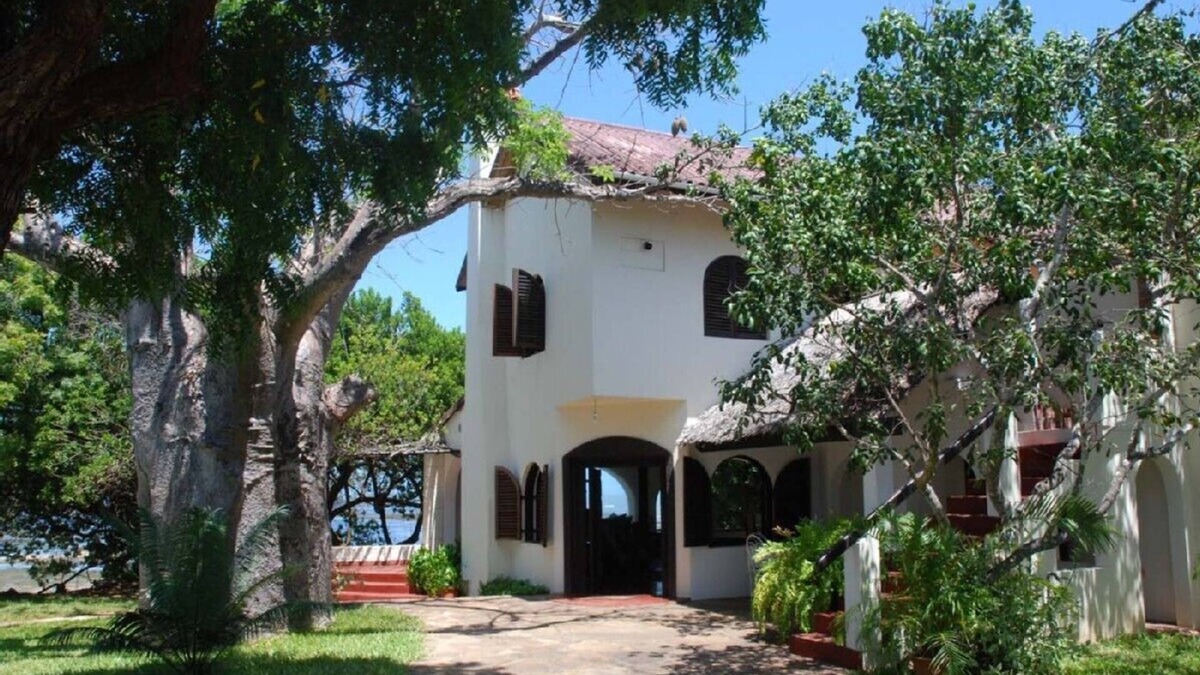 Malindi Marine National Park Villa | Kenyan family villa with beautiful pool, private beach access, stunning views.