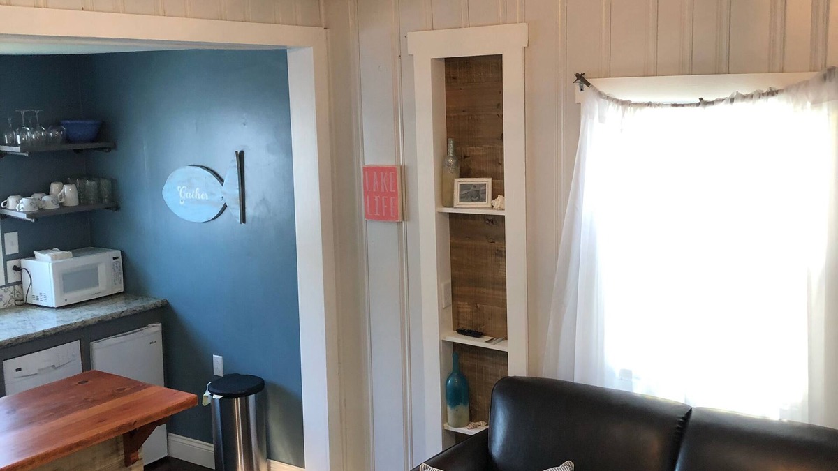 Geneva-on-the-Lake Cottage | Kenzie's Sandcastle is a cozy 1 bedroom cottage with a partial lake view.
