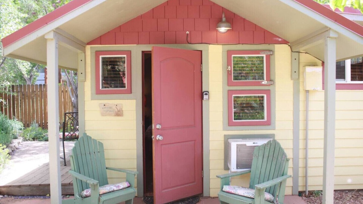Moab Cottage | Kenzie's Tiny Cottage- Prvt Hot Tub & Rain shower