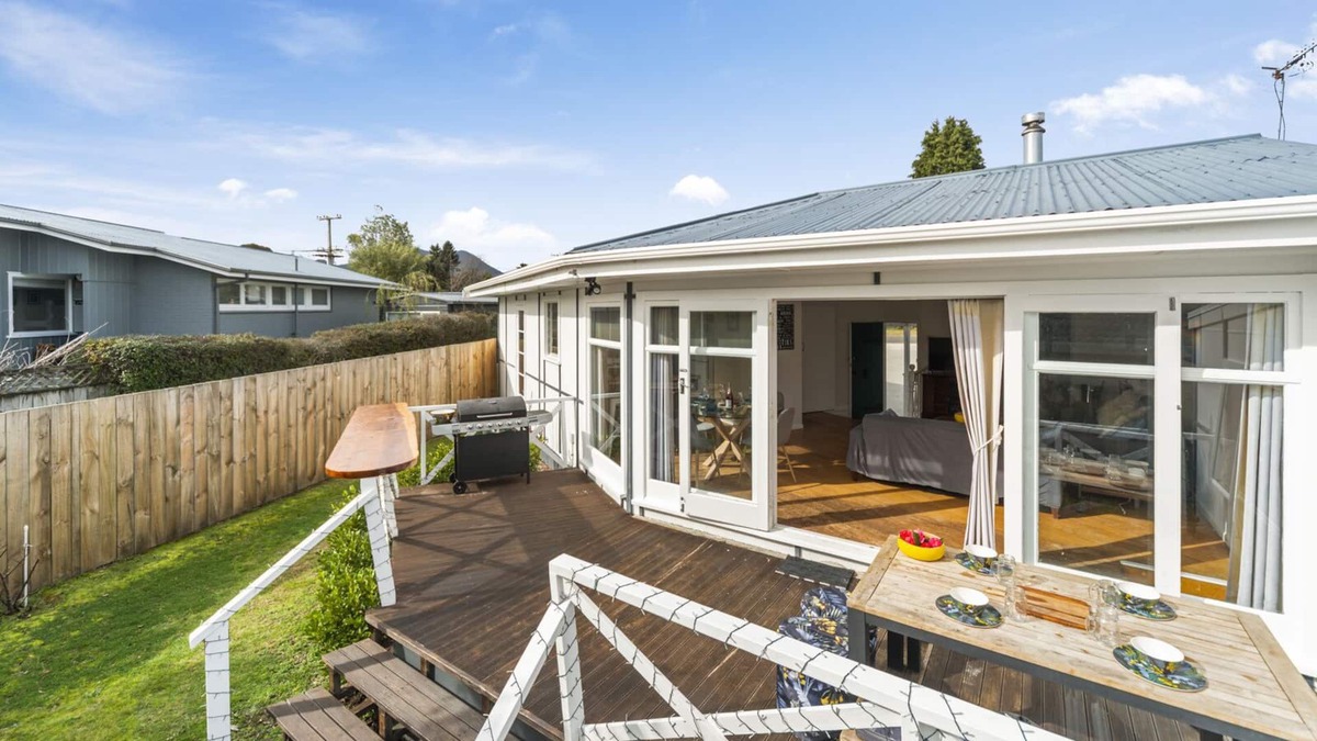 Richmond Heights House | Kererū Lodge – Two Mile Bay Holiday Home