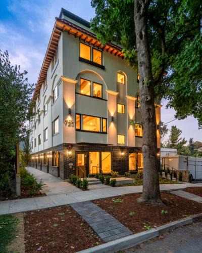 Kerns House | Kerns 6BR Gem - New Build Spanish Flair