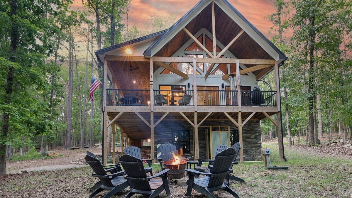 Manson House | Kerr Lake-Pvt Dock included-Beach area and Cove