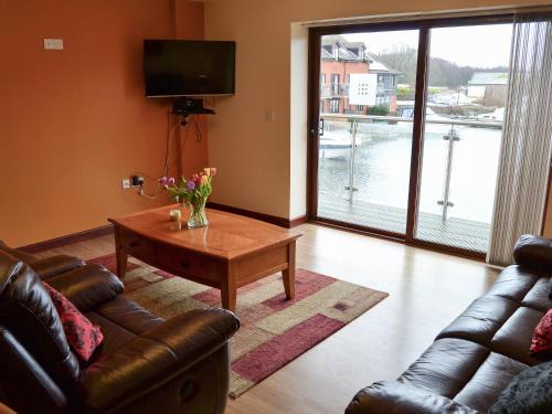 Horning House | Kestrel Cottage