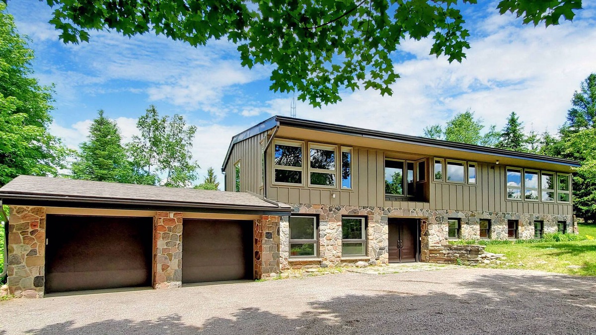 King Cottage | Kettleby Country Retreat On 2.5 Acres