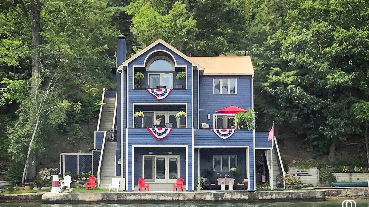 Pulteney Cottage | Keuka Blue - A truly enchanting experience.