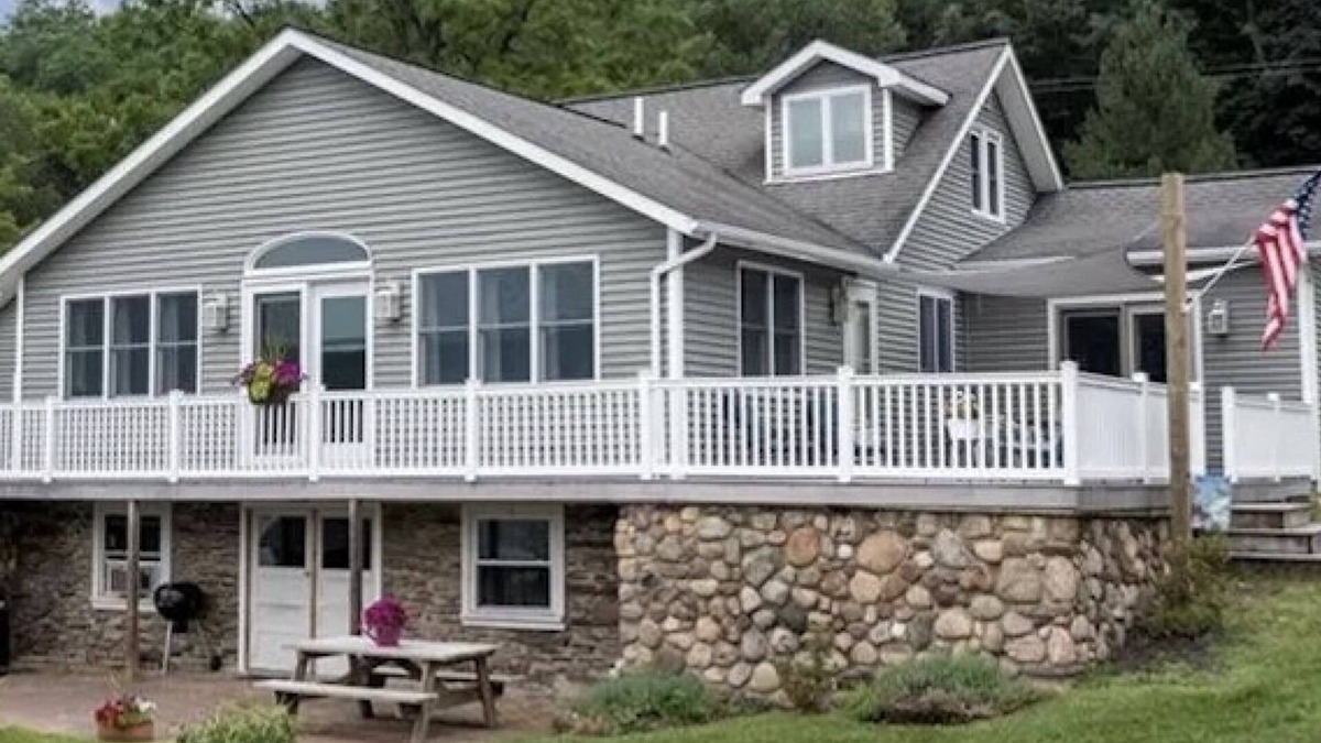Penn Yan House | Keuka East: Spacious & Comfy