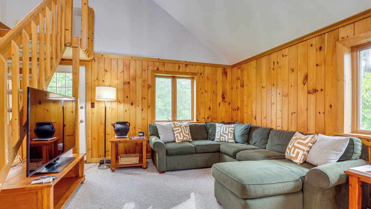 Valois Cabin | Keuka Lake Cabin w/Boat Dock Access & Fire Pit!