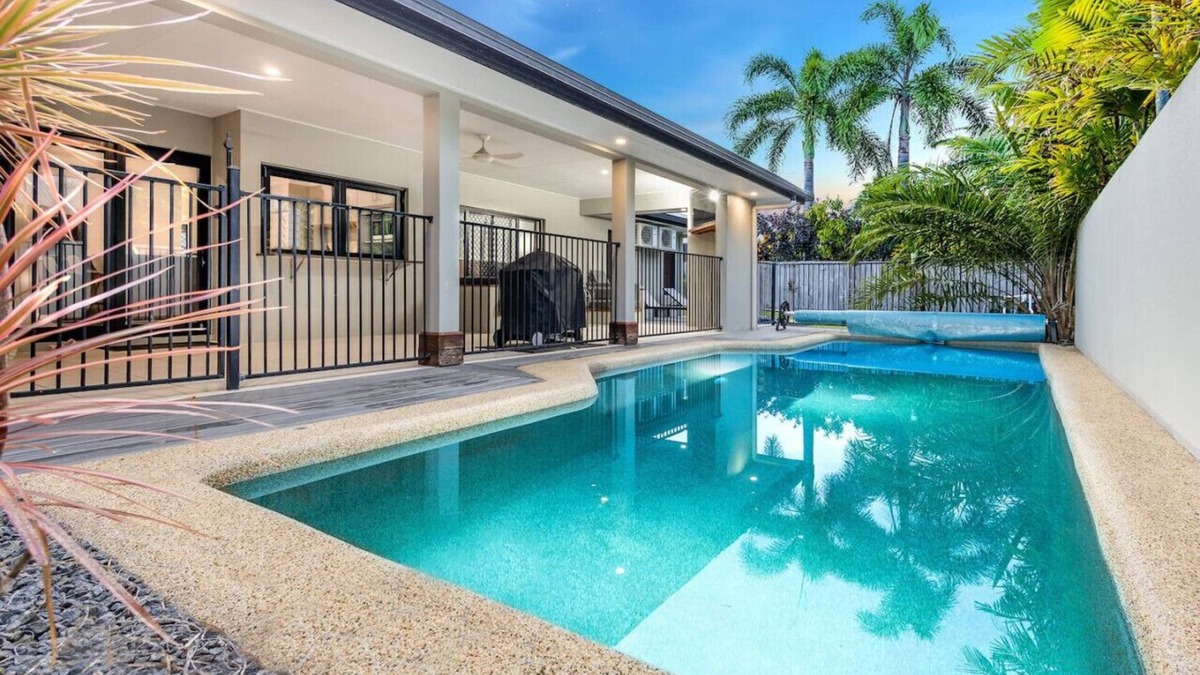 Kewarra Beach House | Kewarra Beach King Bed 4BR House; Pool, BBQ, Dog Friendly