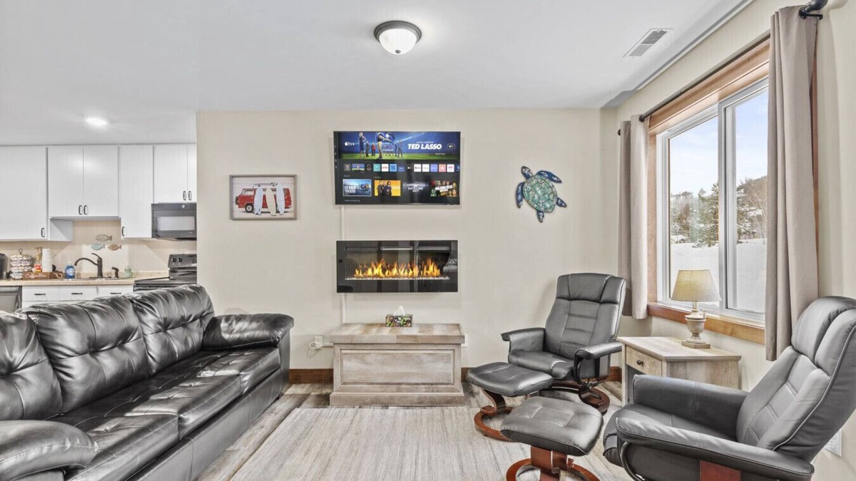 Houghton Cabin | Keweenaw Cabin #1 Hot Tub, Trail Access, Minutes to MTU & Dining