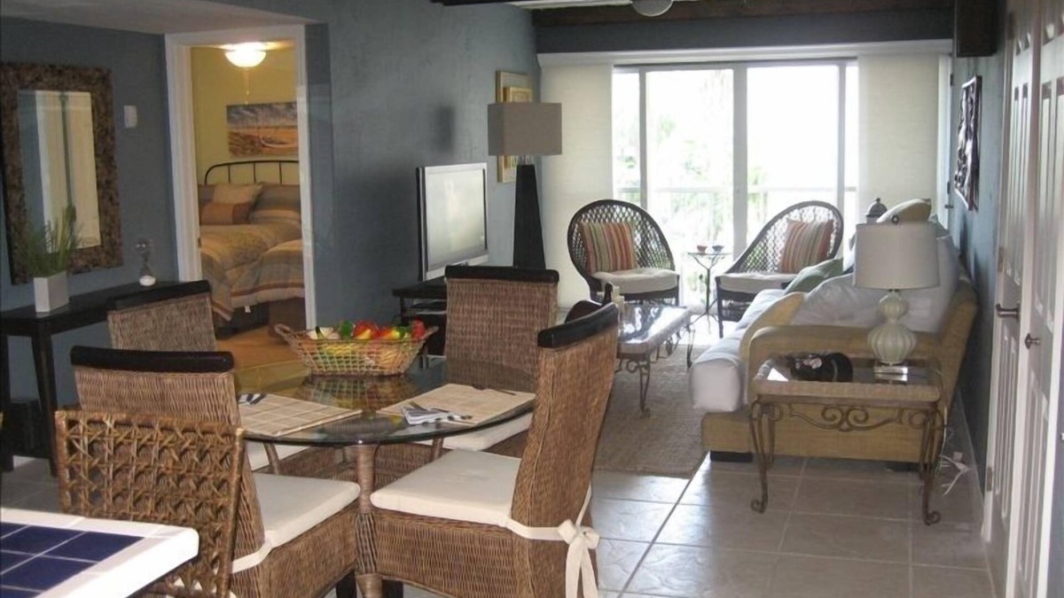 Key Biscayne Condo | Key Biscayne - Exquisite Beach Condo - 1 Block to Beach