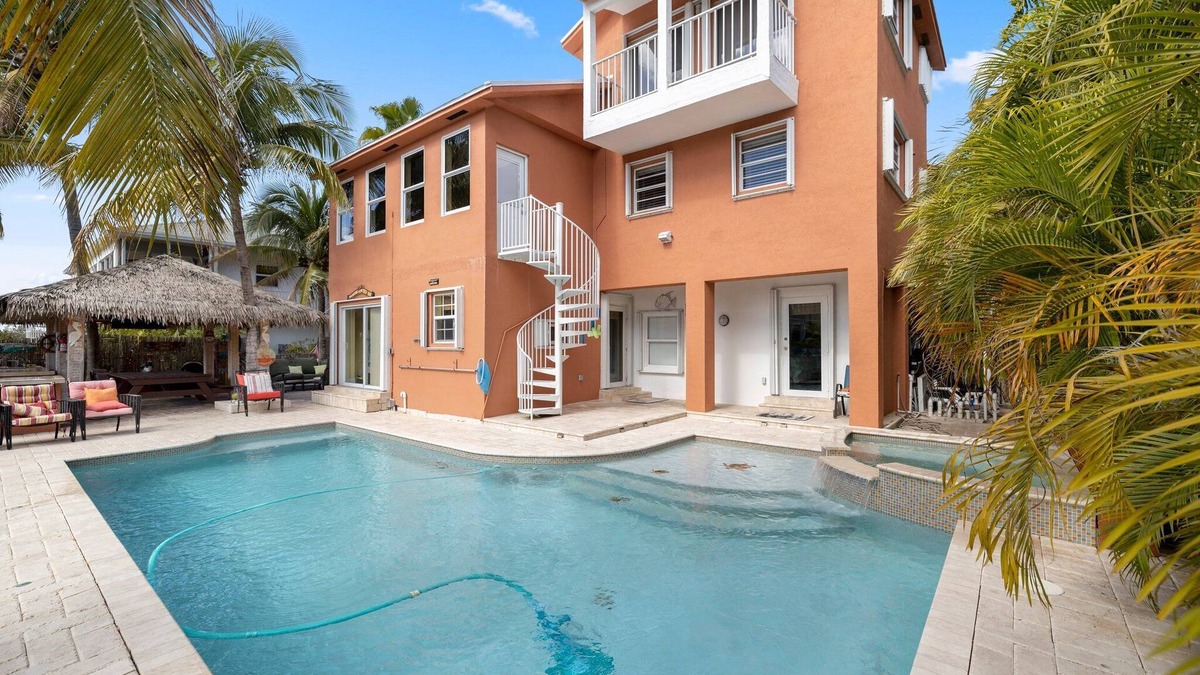 Ocean Isle Estates House | Key Largo 5/5, Pool, Jacuzzi, Outdoor Kitchen, Tiki Hut, 70 ft wide dock, Ocean