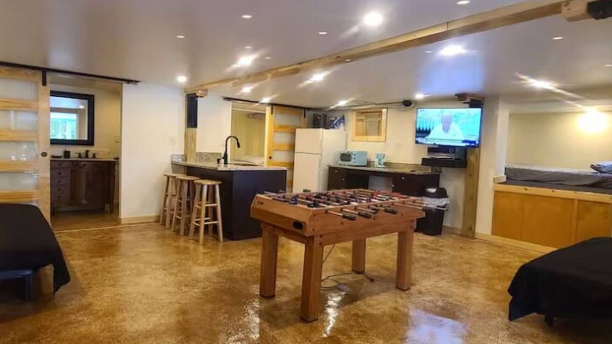 Monticello House | Key Lime Resorts - Unit #4 Cheeseburger in Paradise