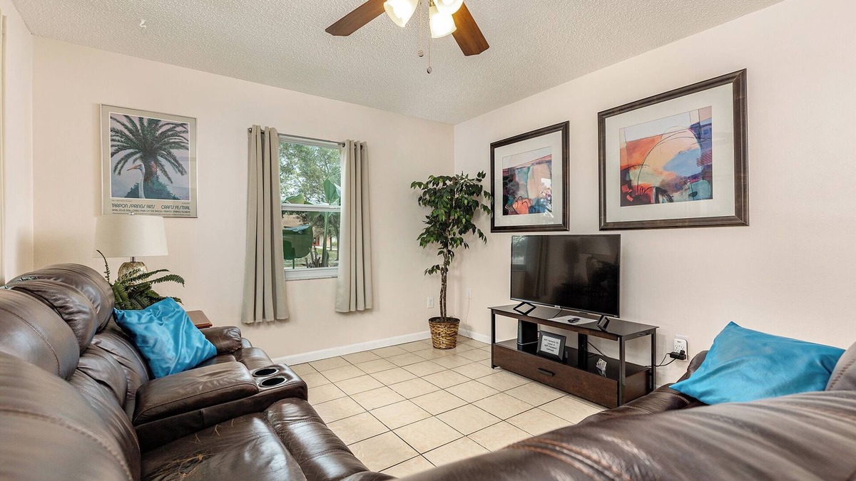 Tarpon Springs Apartment | Key West Charm in Tarpon Springs!