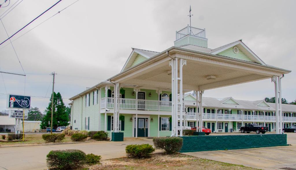 Childersburg Hotel | Key West Inn - Childersburg