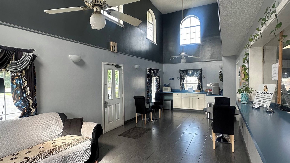 Clanton Hotel | Key West Inn - Clanton