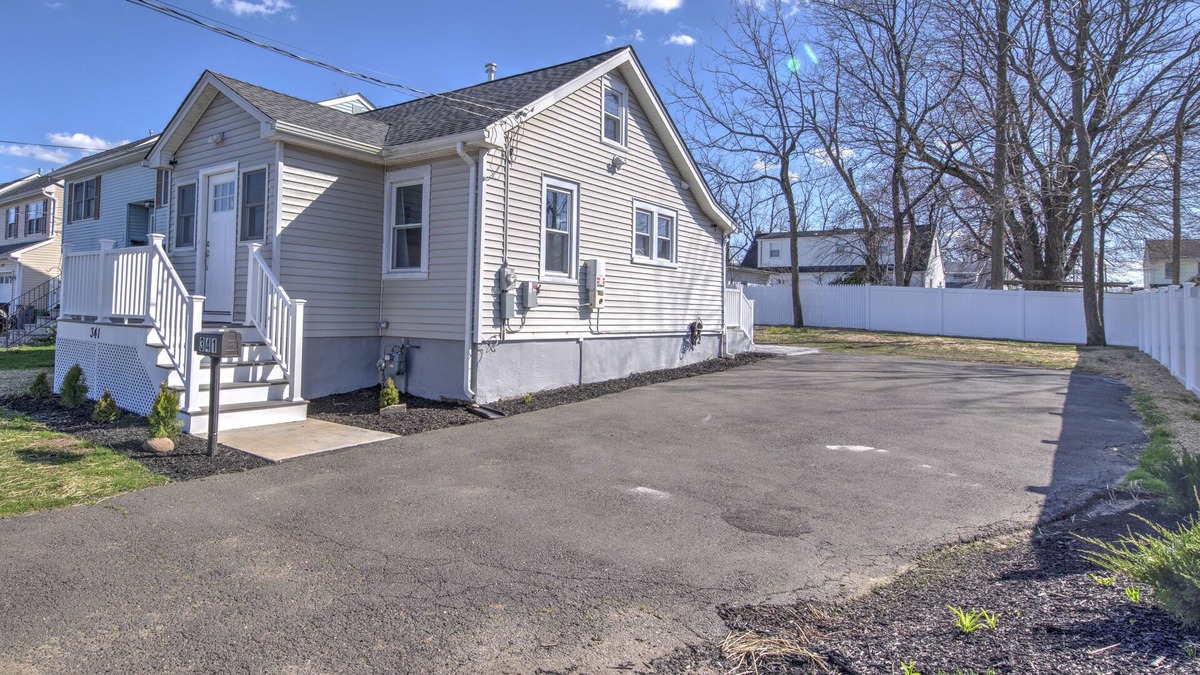 Cliffwood House | Keyport! Entire Modern Home, pet friendly.