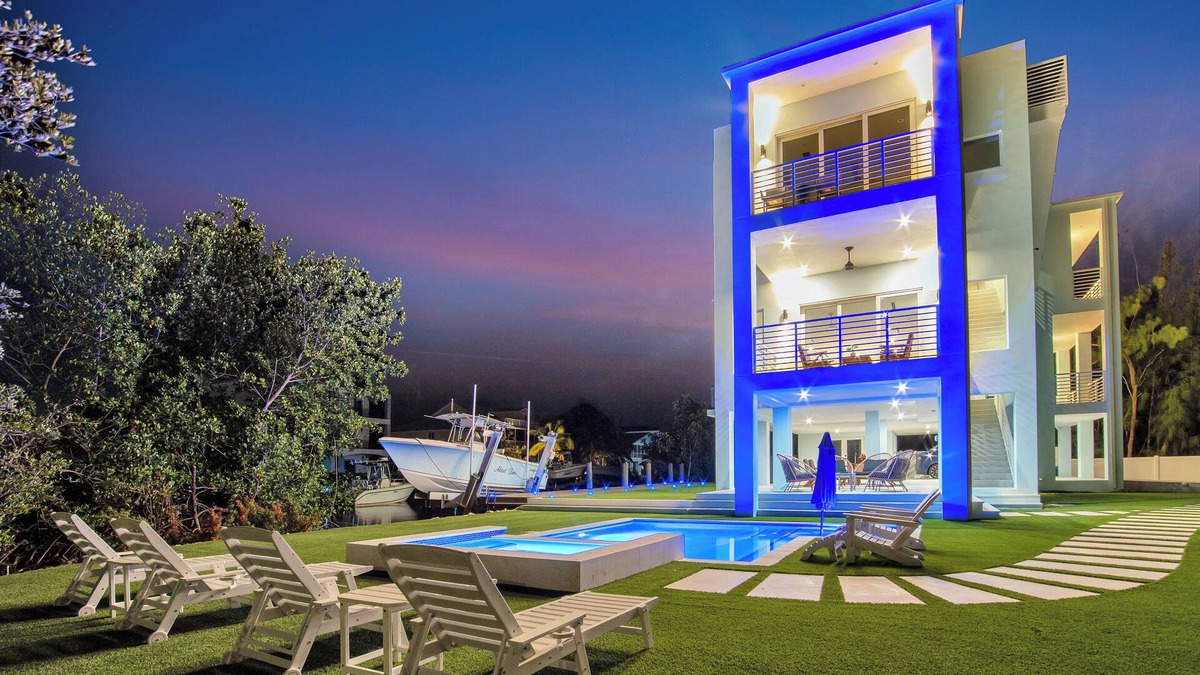 Key Largo House | Keys Casa: Elegant Waterfront Retreat, Sleeps 16, Elevator, Private Dock, Putt-Putt