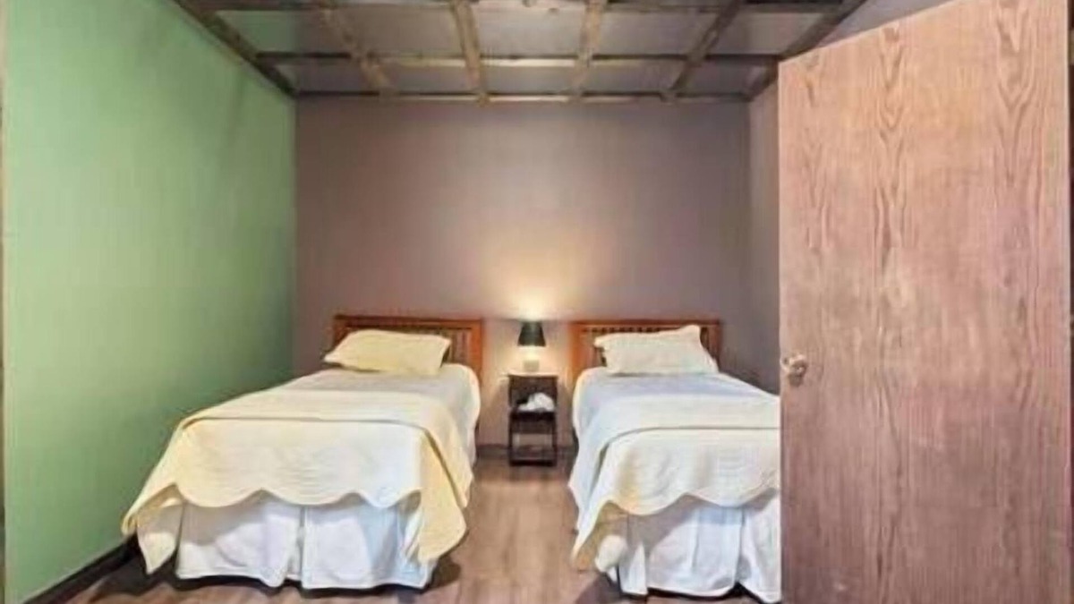 Elkader Apartment | Keystone Bridge Suite