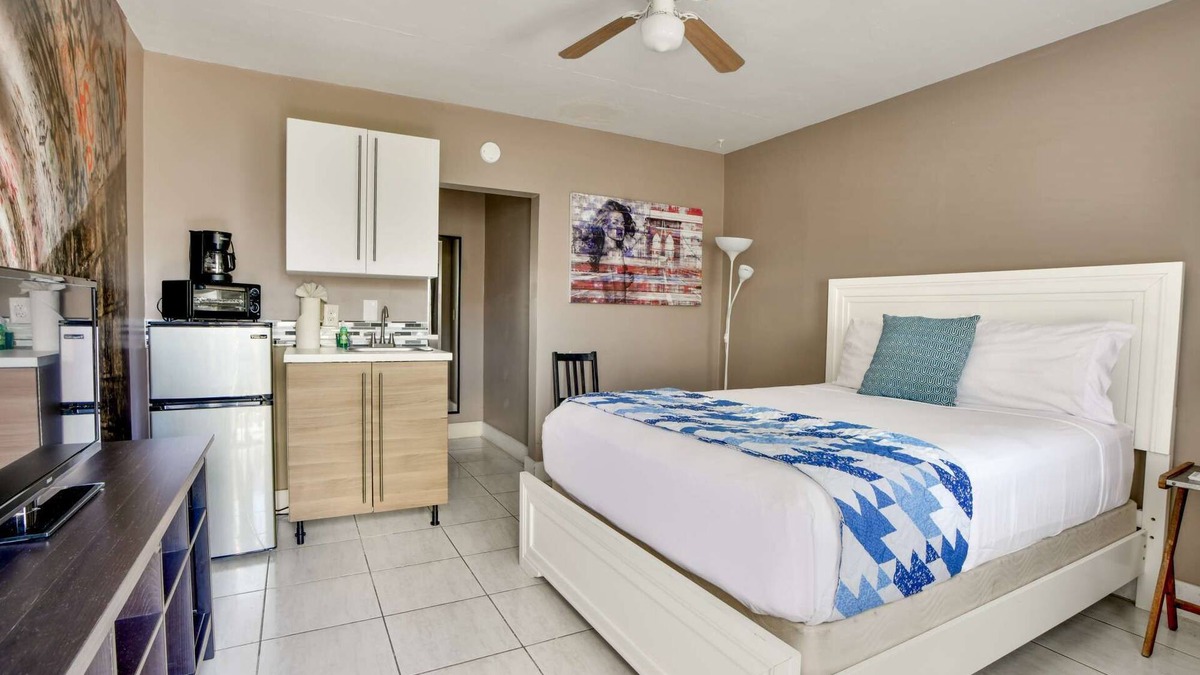 Wynwood Art District Condo | ✨KFW Cozy, compact studio Wynwood 23