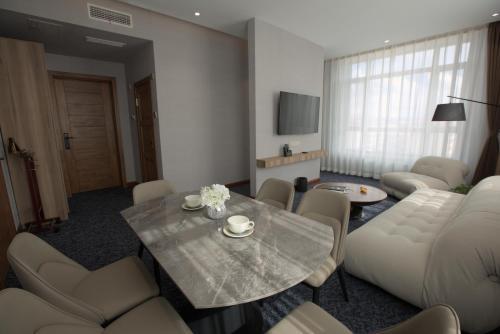 Tsetserleg Hotel | Khangain Tugul Hotel