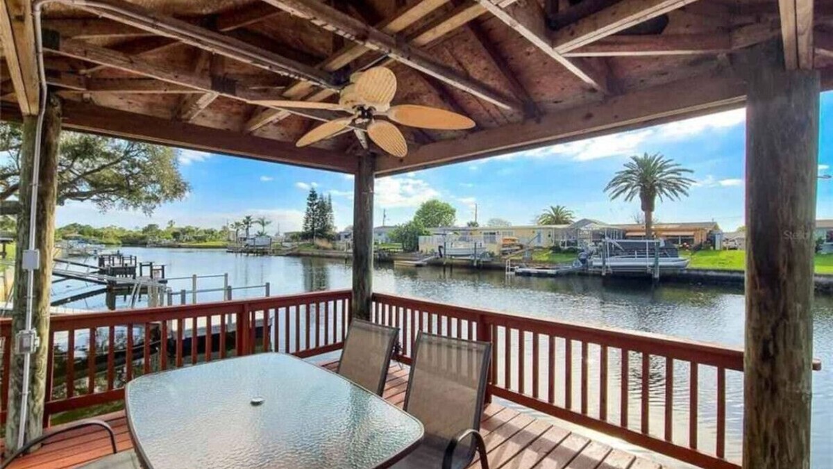 Port Richey House | Kick back and Relax at Leisure Beach