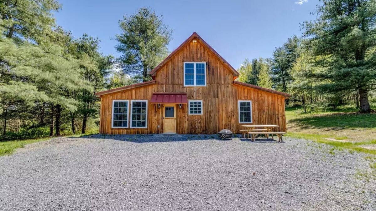 Himrod Cabin | Kick back and relax in this calming, stylish space!