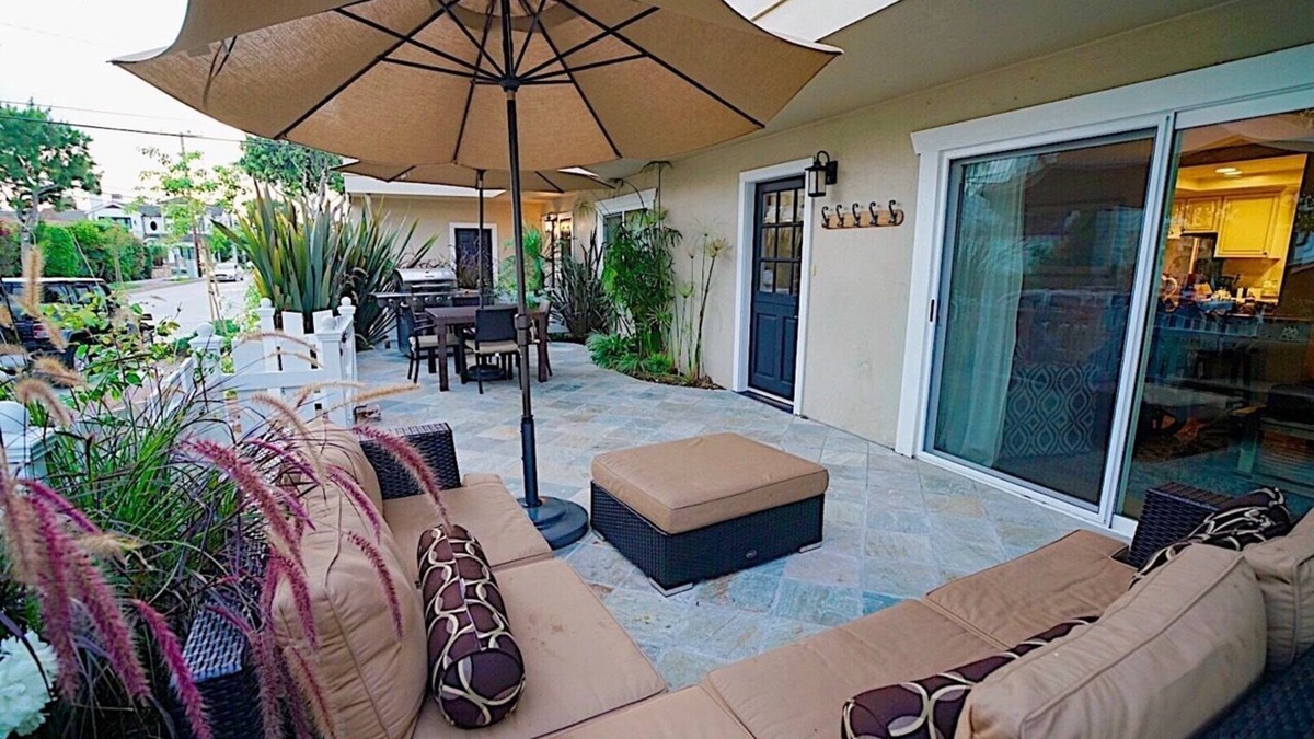 Corona del Mar Condo | Kick back on Large Patio Close Beach & Village Garage