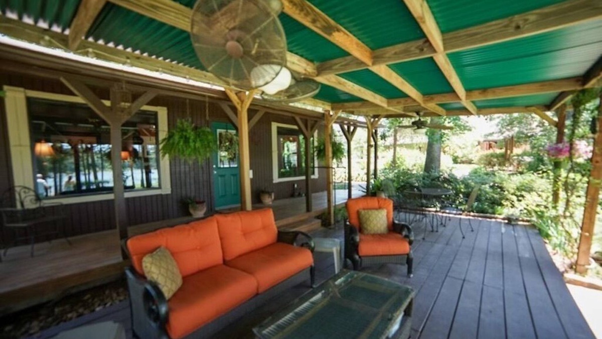 Trinity Cabin | Kick back, relax, chill out and enjoy the lakeside lifestyle!