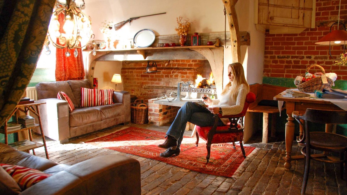 Sudbury Cottage | Kick off your shoes, stare into the fire and relax in rural bliss