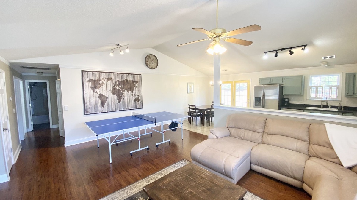 Conestee House | Kid friendly with playset and pingpong! Central and safe location!